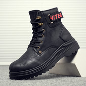 Férfi bőrcsizma durva talppal, felirattal