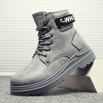 Férfi bőrcsizma durva talppal, felirattal