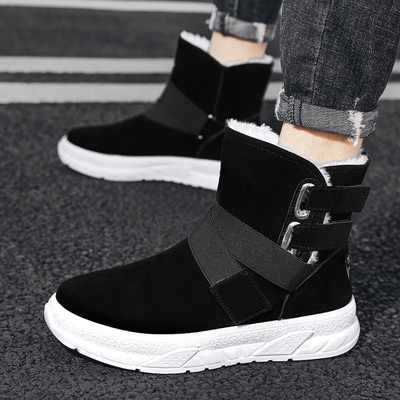 Aktuális férfi csizma durva talppal, puha béléssel több modellben