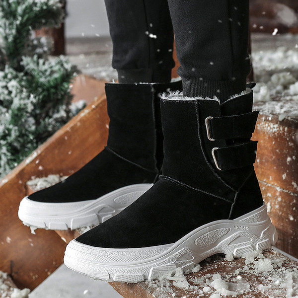 Aktuális férfi csizma durva talppal, puha béléssel több modellben