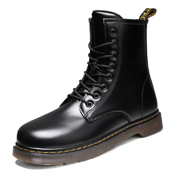 Férfi fekete csizma fűzővel és lapos talppal