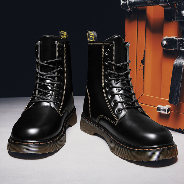 Férfi fekete csizma fűzővel és lapos talppal