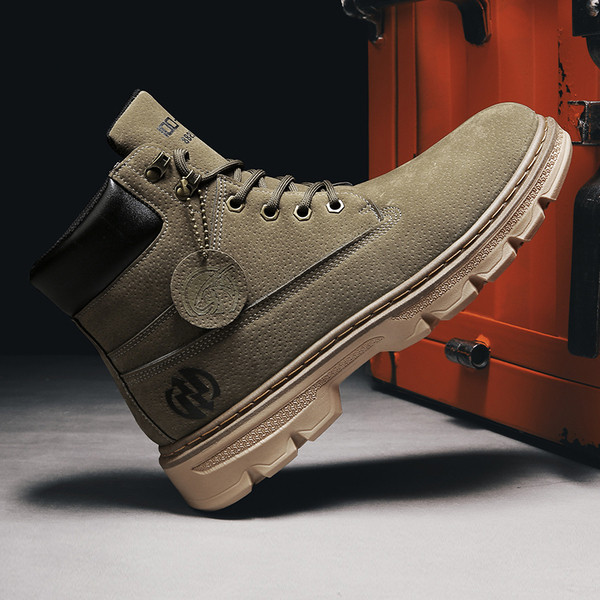 Férfi bőrcsizma durva talppal és fűzővel