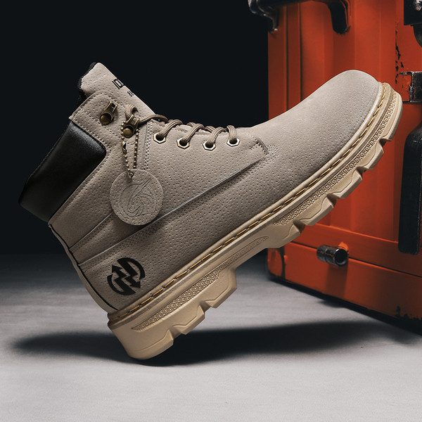 Férfi bőrcsizma durva talppal és fűzővel