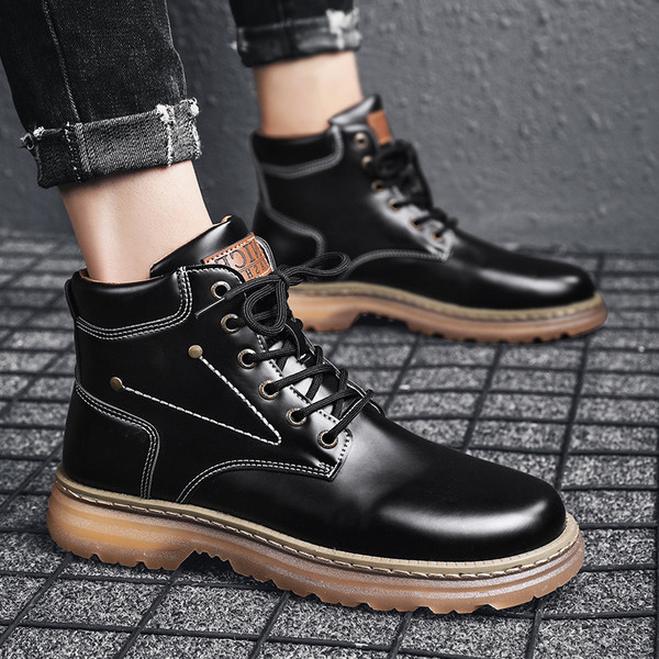 Durva talpú férfi bőrcsizma