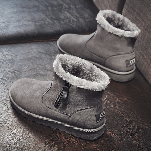 Férfi téli csizma emblémával és cipzárral