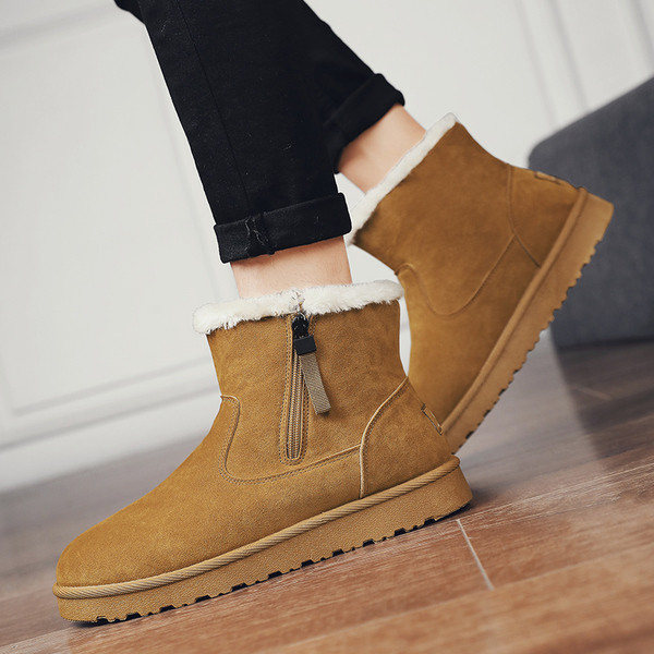 Férfi téli csizma emblémával és cipzárral