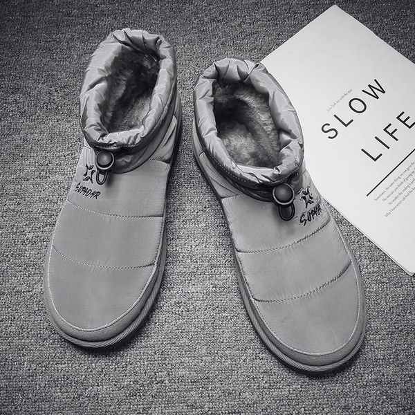 Kolmes värvitoonis tikanditega paeltega meeste saapad