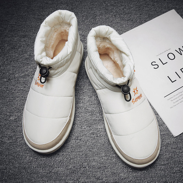 Kolmes värvitoonis tikanditega paeltega meeste saapad