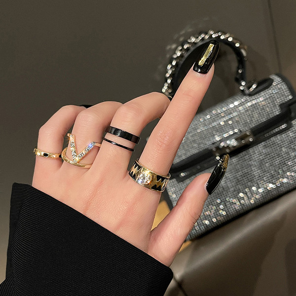 Γυναικείο κομψό σετ δαχτυλιδιών με διακοσμητικές πέτρες