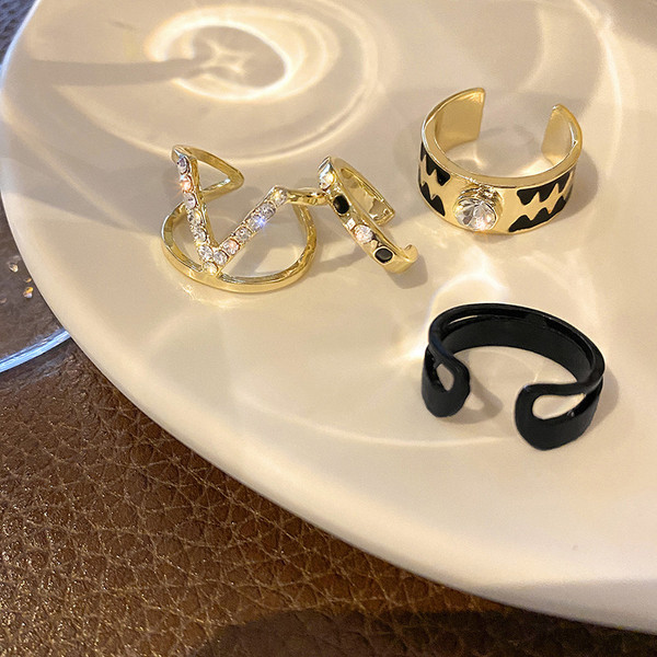 Γυναικείο κομψό σετ δαχτυλιδιών με διακοσμητικές πέτρες