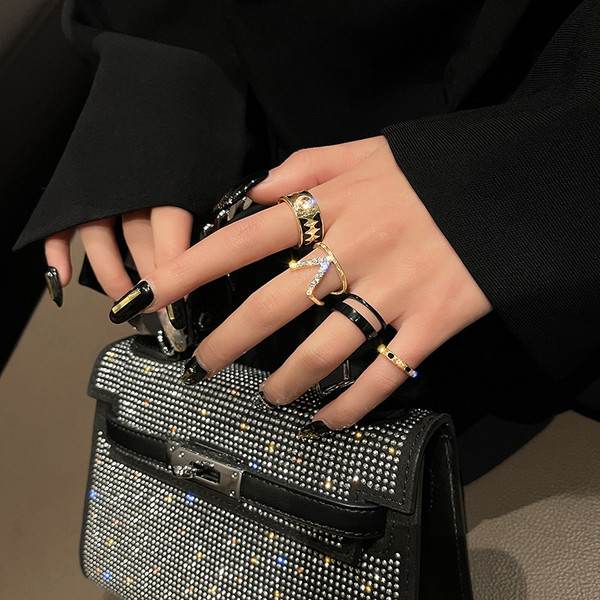 Γυναικείο κομψό σετ δαχτυλιδιών με διακοσμητικές πέτρες