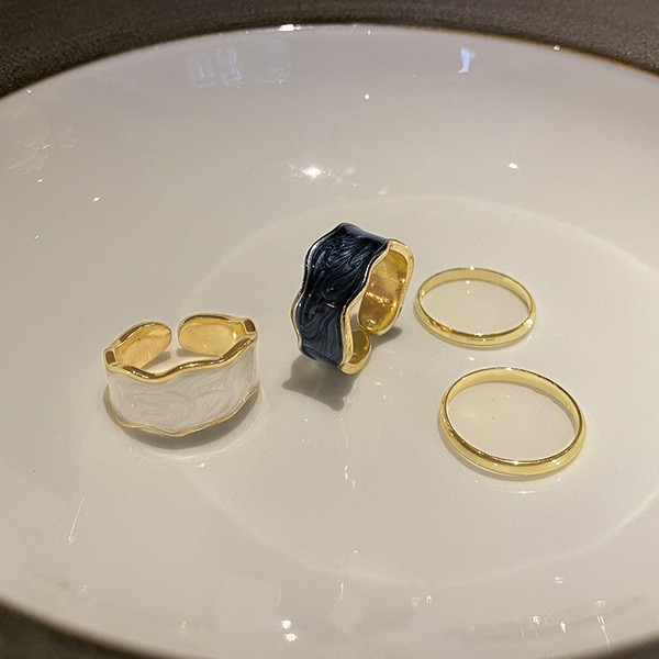 Модерен дамски комплект от два пръстена изчистен модел