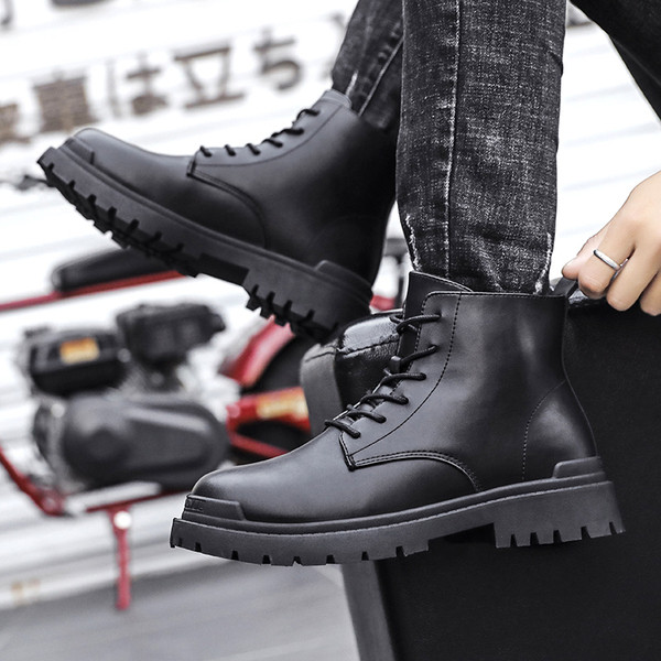 Eko bőrből készült férfi csizma, sima, durva talpú modell