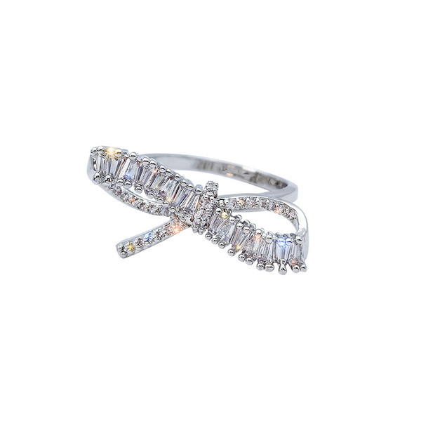 Igapäevane naiste sõrmus kividega