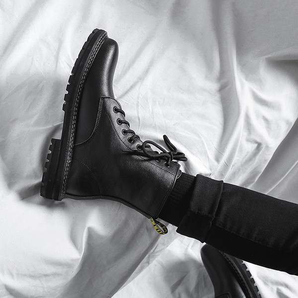 Moodsad musta värvi ökonahast meeste saapad