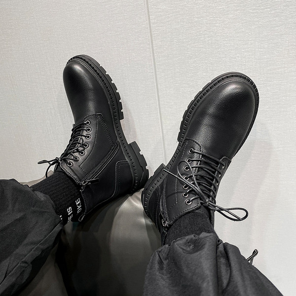 Meeste musta värvi paeltega nahast saapad