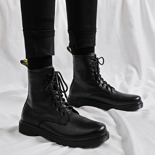 Moodsad paeltega nahast saapad - musta värvi