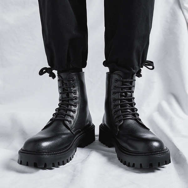 Férfi öko bőr csizma durva talppal és fűzővel