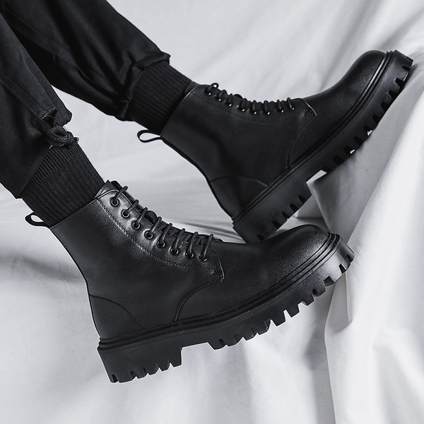 Férfi öko bőr csizma durva talppal és fűzővel