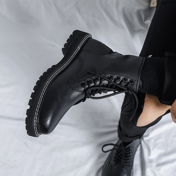 Eko-nahast vabaaja saapad lameda talla ja paeltega