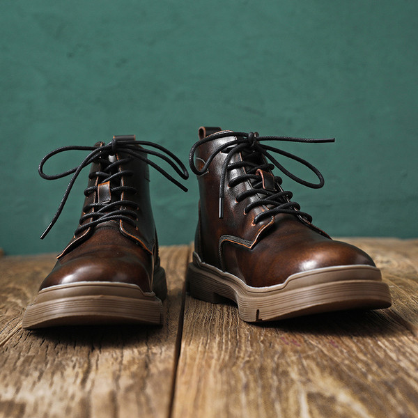 Moderne muške čizme na pertlu - od eko kože