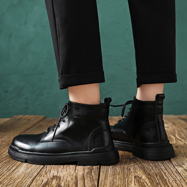 Moderne muške čizme na pertlu - od eko kože