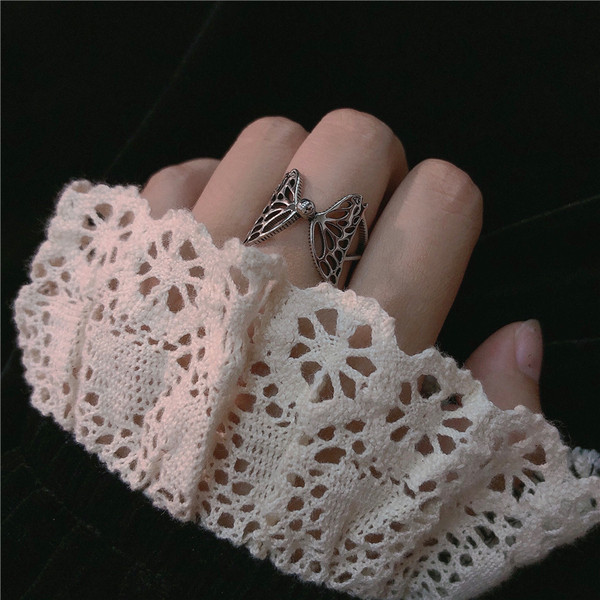 Igapäevane naiste sõrmus liblikaga