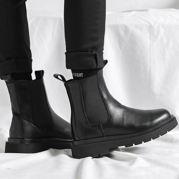 Puhtad musta värvi meeste saapad talveks