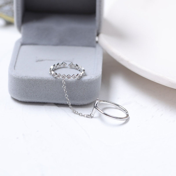 Γυναικείο καθημερινό δαχτυλίδι με αλυσίδα και διακοσμητικές πέτρες