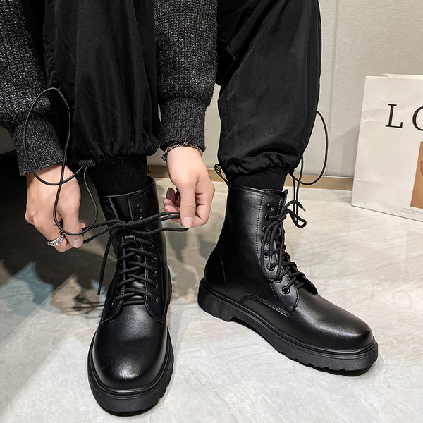 Meeste vabaaja saapad ökonahast lameda talla ja paeltega