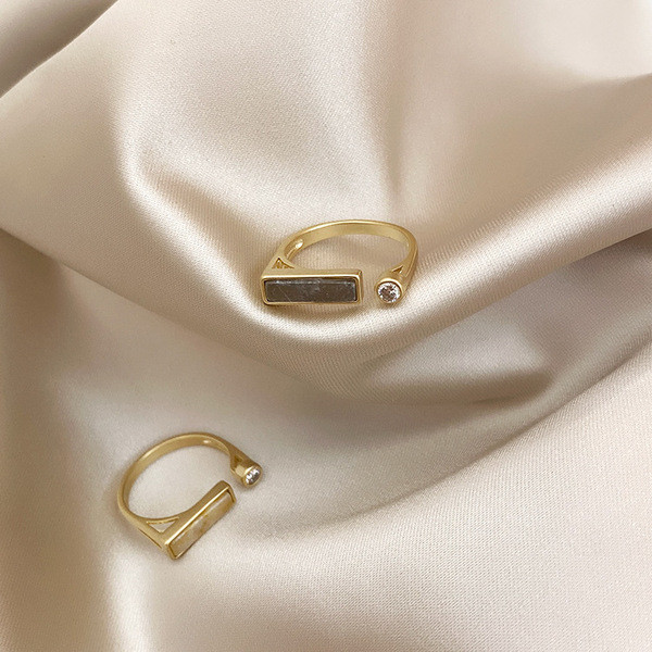 Stiilne dekoratiivkiviga naiste sõrmus