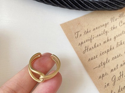 Naiste aktuaalne ring tavaline mudel