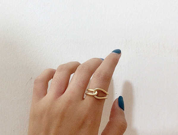 Naiste aktuaalne ring tavaline mudel