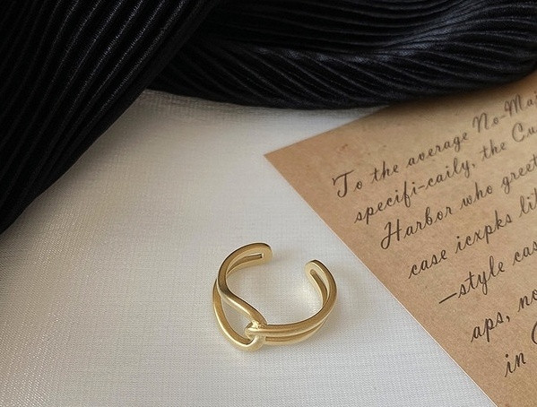 Naiste aktuaalne ring tavaline mudel