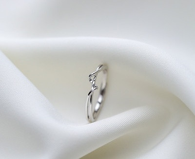 Stiilne naiste õhuke sõrmus