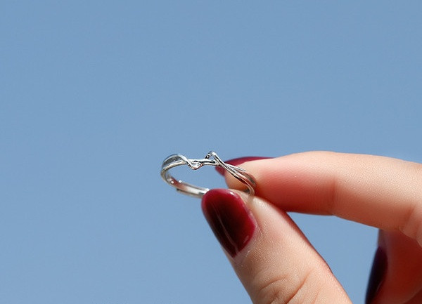 Stiilne naiste õhuke sõrmus