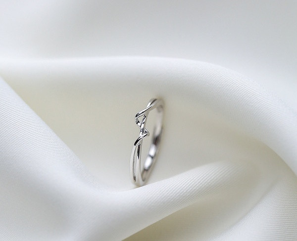 Stiilne naiste õhuke sõrmus