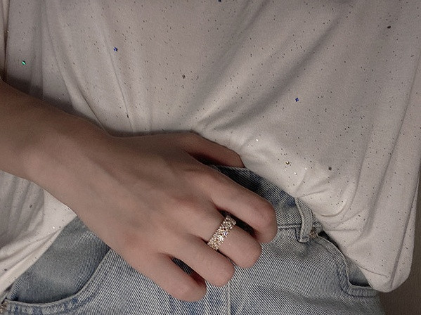 Alkalmi női széles gyűrű díszgyöngyökkel