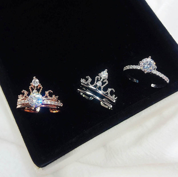 Stiilne komplekt kahest naiste kivikestest sõrmusest