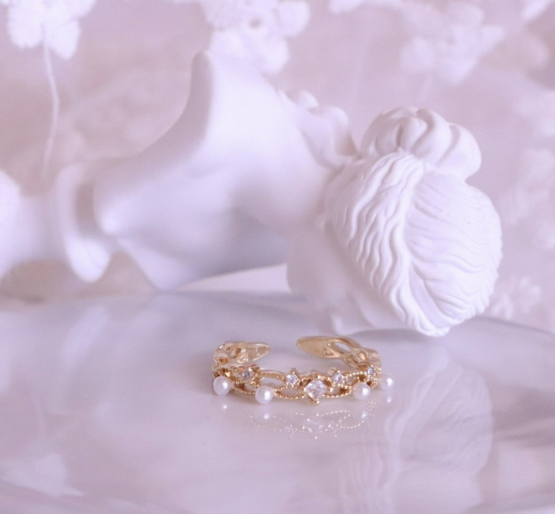 Stílusos női gyűrű két modellben, díszítőgyöngyökkel és kövekkel