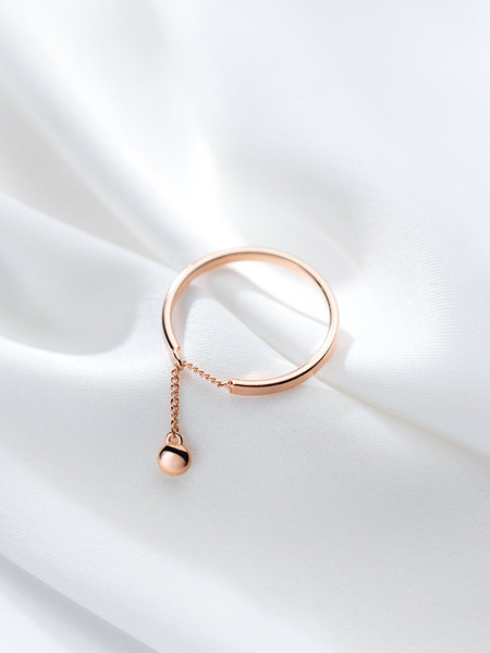 Дамски актуален пръстен с висулка