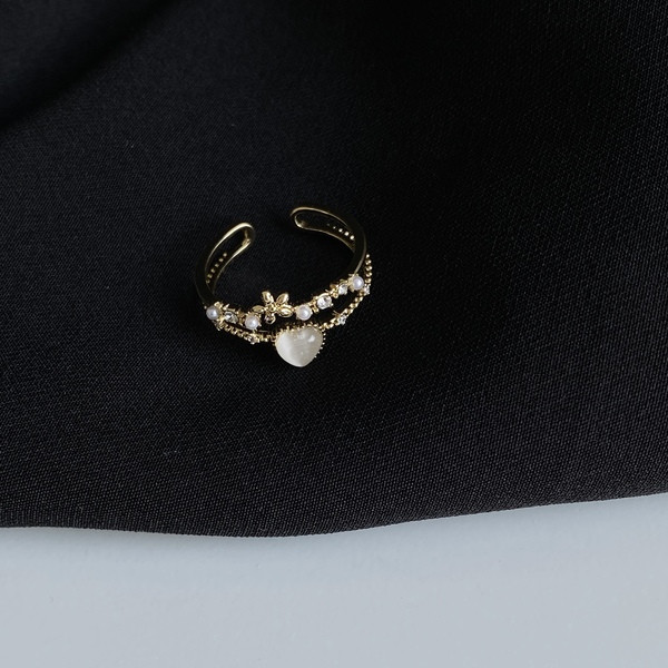 Ежедневен дамски пръстен с декоративни камъти и звезда