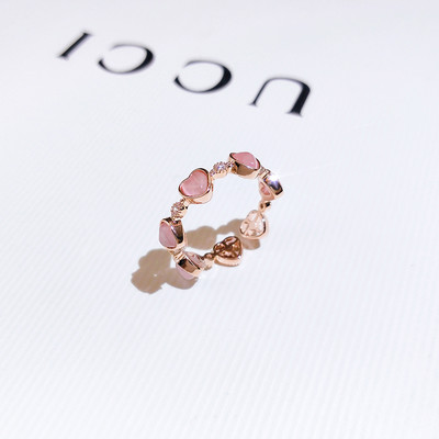 Moodne naiste sõrmus südametega