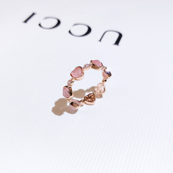 Moodne naiste sõrmus südametega