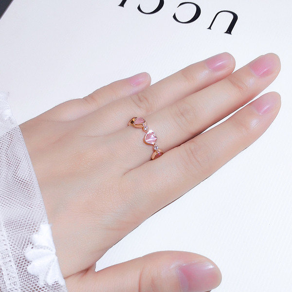 Moodne naiste sõrmus südametega