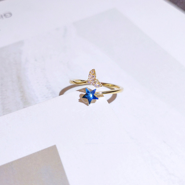 Praegune naiste sõrmus tähe ja dekoratiivkividega