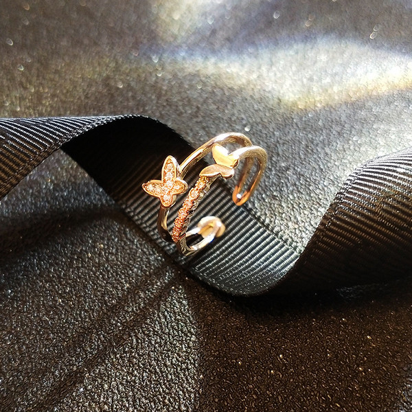 Naiste moodne liblika ja dekoratiivkividega sõrmus