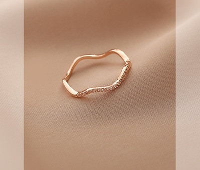 Női modern vékony gyűrű díszkövekkel