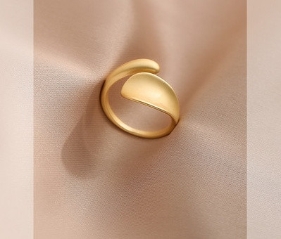 Stiilne naiste laia sõrmuse tavaline mudel